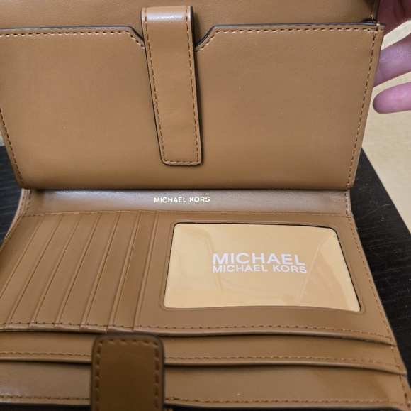 Michael Kors Boxed Jet Set Medium Double Zip Wallet With Gold Stars - Picture 7 of 9